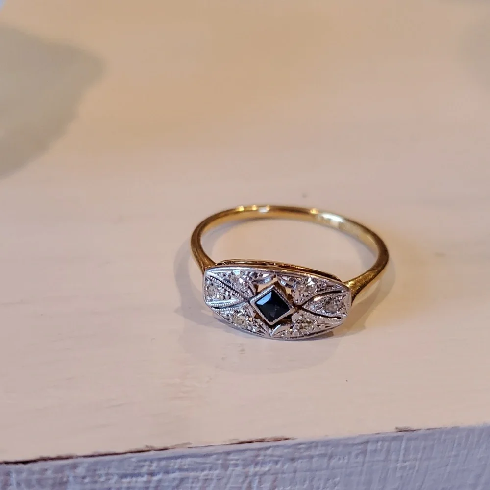 Vintage Sapphire and Diamond Ring - Picture 3 of 6